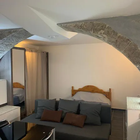 Joli Studio Sur Le Parcours Des Arts アパート イエール